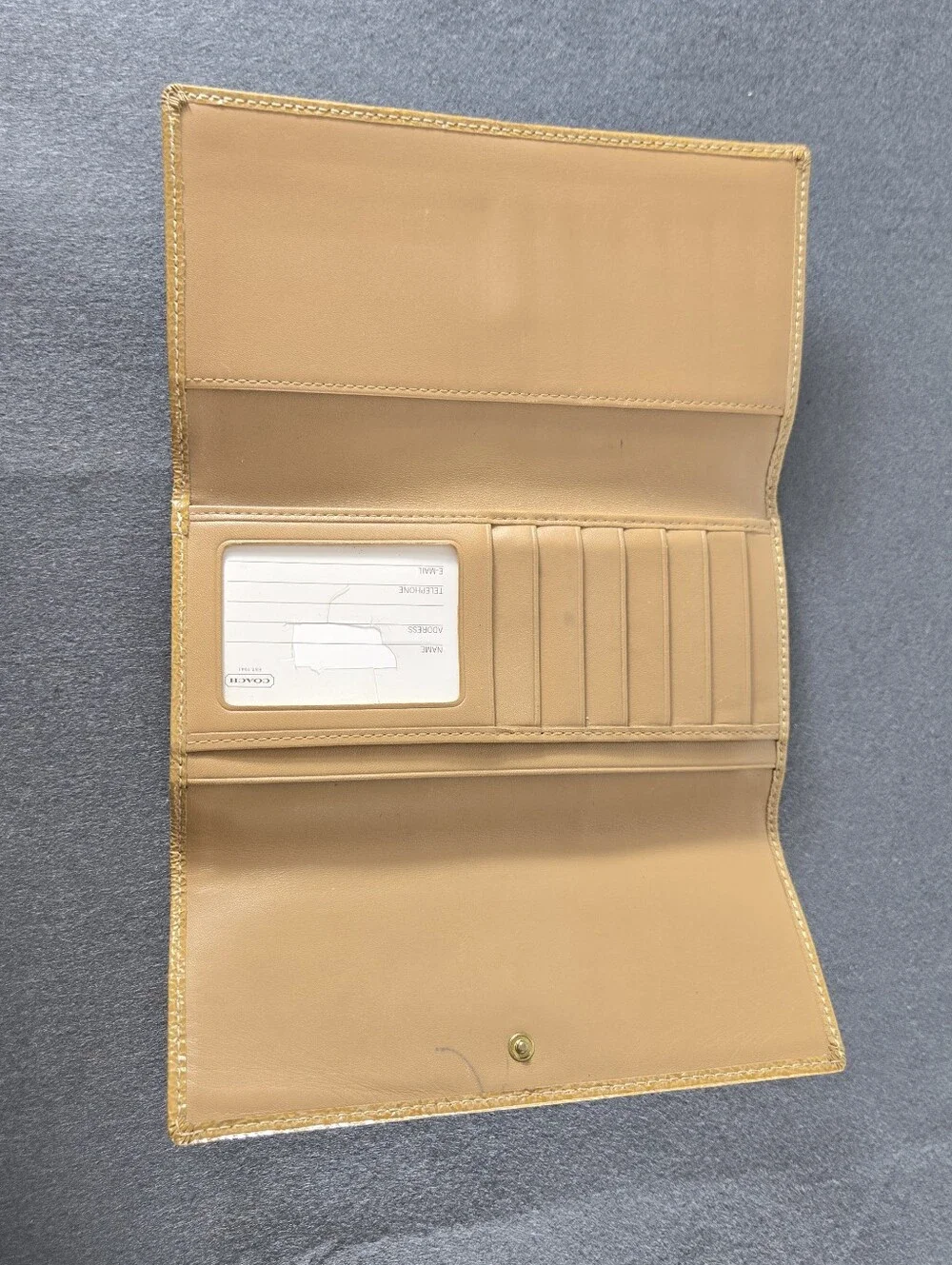 Coach tri fold
